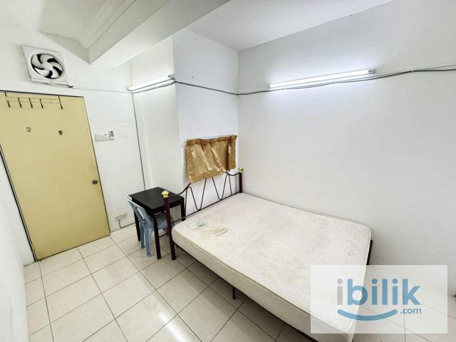 Room for rent in Petaling, Alam Impian