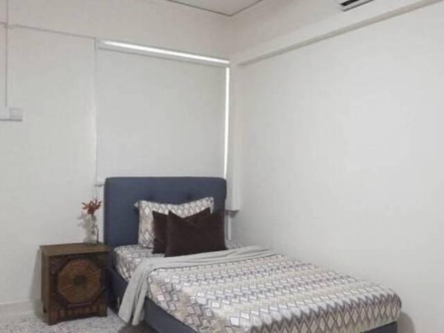 Room for rent in Kebun Baru, Singapore