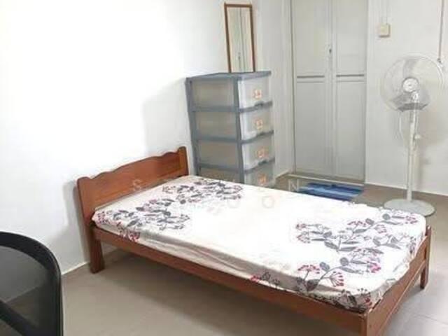 Room for rent in Teban Gardens, Singapore
