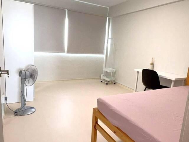 Room for rent in Teban Gardens, Singapore