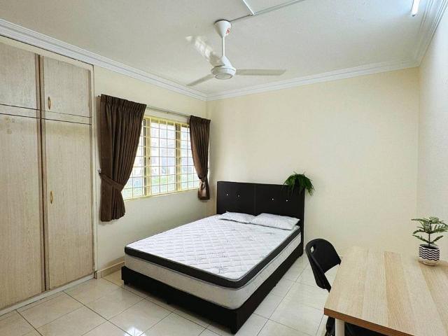 Room for rent in Taman Salak Selatan, Kuala Lumpur
