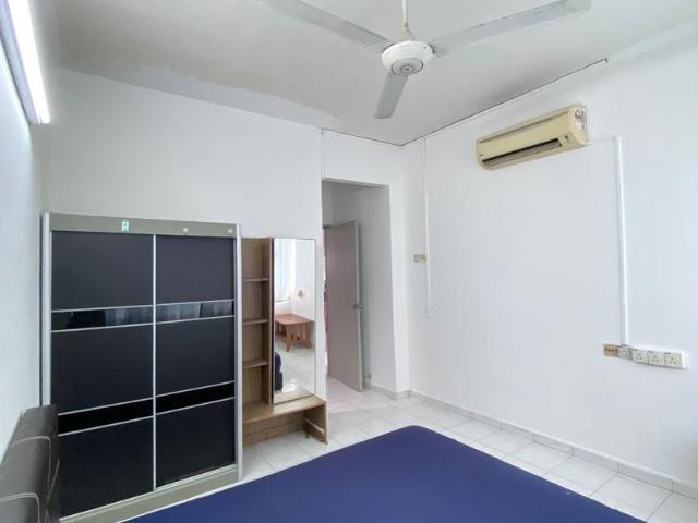Room for rent in Mukim 13, Georgetown