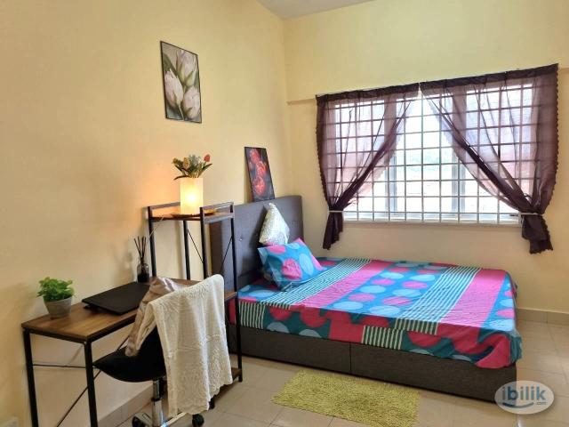 Room for rent in Petaling, Alam Impian