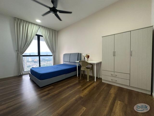 Room for rent in Petaling, Alam Impian