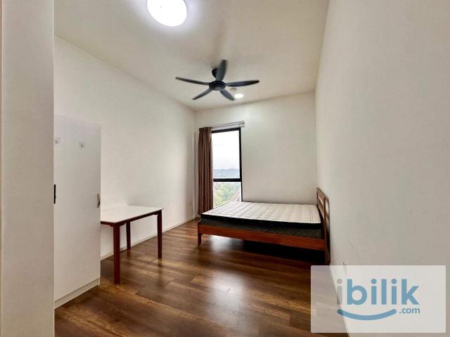 Room for rent in Petaling, Alam Impian