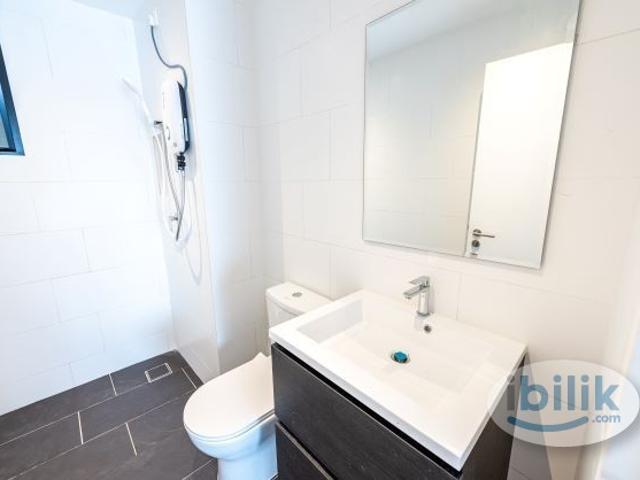 Room for rent in Petaling, Alam Impian