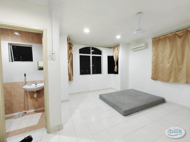 Room for rent in Petaling, Alam Impian