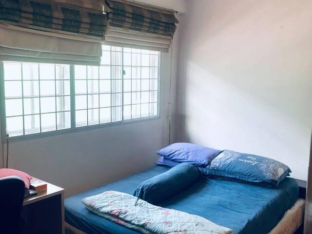 Room for rent in Thomson, Singapore