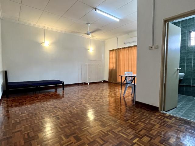 Room for rent in PJU 6, Petaling Jaya