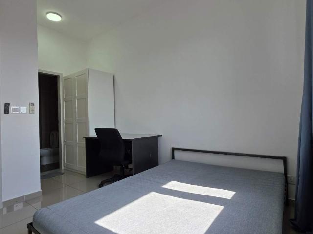 Room for rent in Beringin, Georgetown