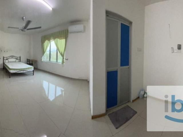 Room for rent in Sendayan Village, Negeri Sembilan