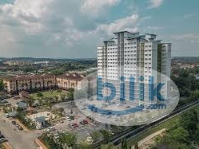 Room for rent in Petaling, Alam Impian