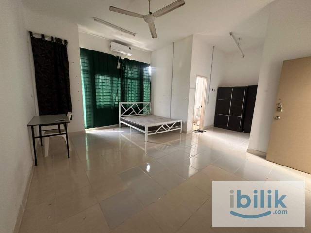 Room for rent in Petaling, Alam Impian