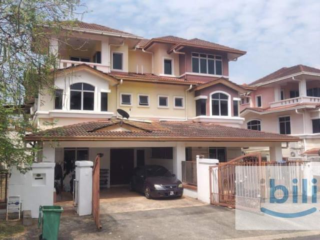 Room for rent in Petaling, Alam Impian
