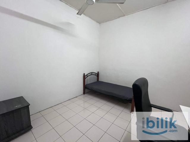 Room for rent in Petaling, Alam Impian