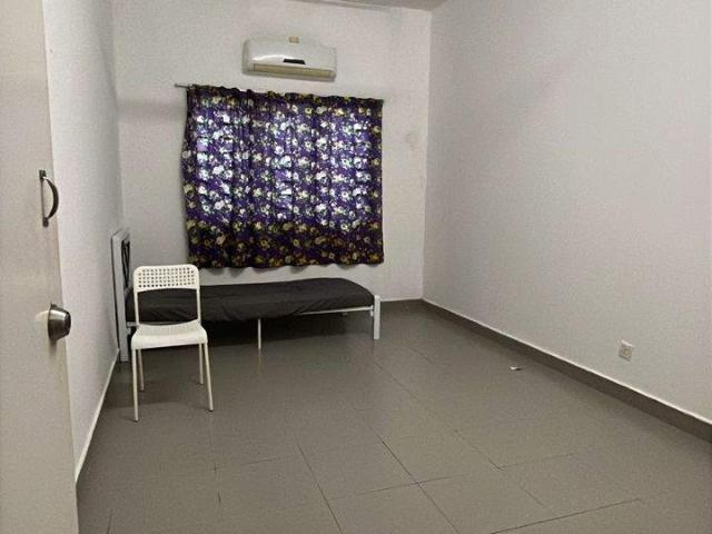 Room for rent in Petaling, Alam Impian