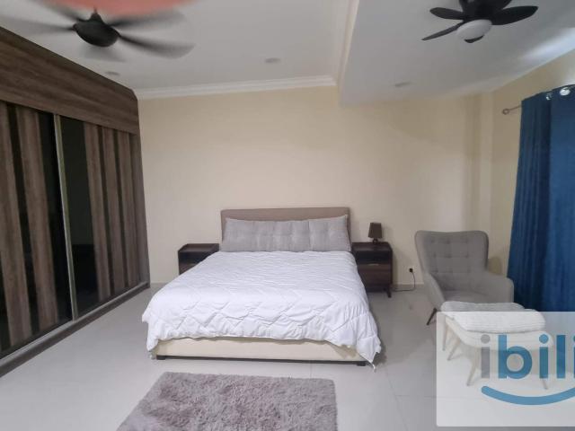 Room for rent in Petaling, Alam Impian