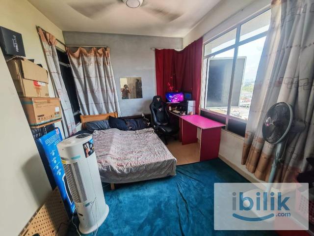 Room for rent in Petaling, Alam Impian