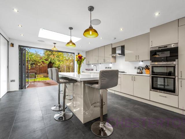 House for rent in London Borough of Newham, Greater London