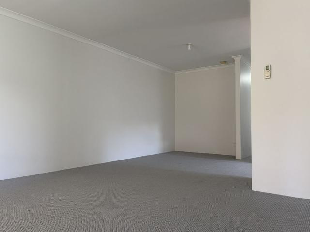 Room for rent in Cloverdale, Western Australia