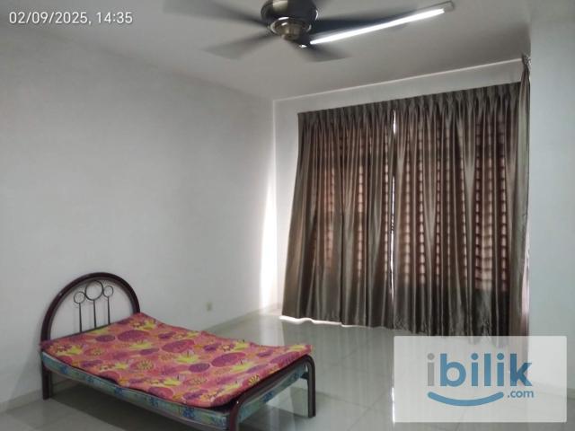 Room for rent in Petaling, Alam Impian