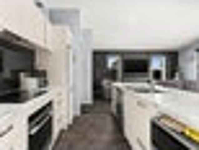 House for sale in Stortford Lodge, Hastings