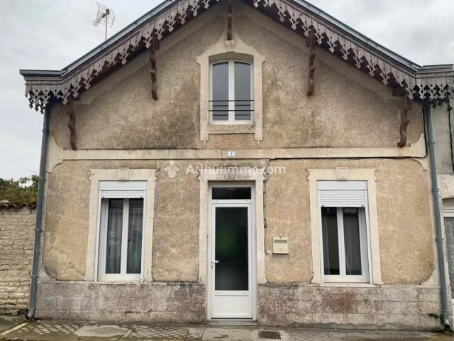 Maison location à Saint-Jean-d'Angély, Matha