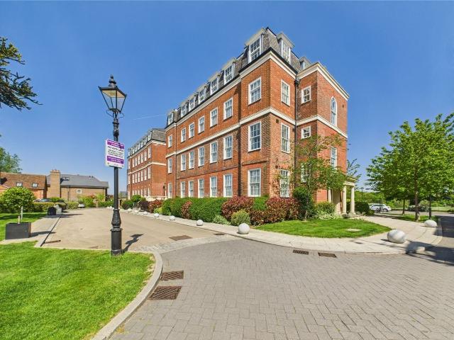 Apartment for rent in Widmore Green, Greater London