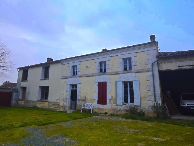 Maison vente à Saint-Jean-d'Angély, Matha