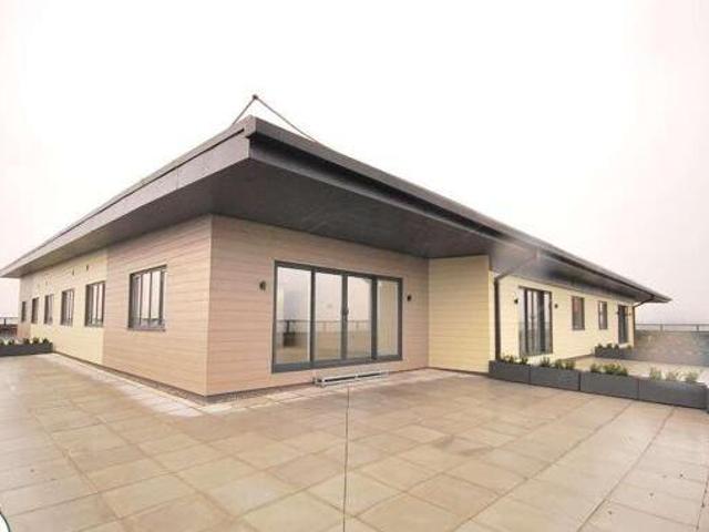 House for sale in Leigh