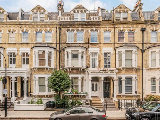 Apartment for rent in West Kensington, Greater London