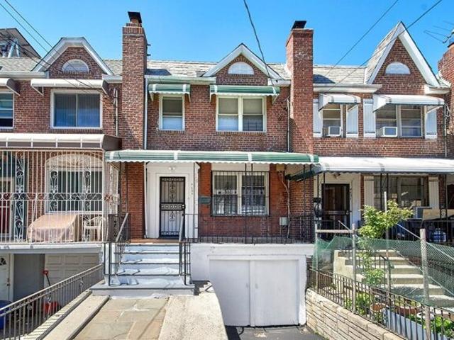 House for sale in The Bronx, Arverne