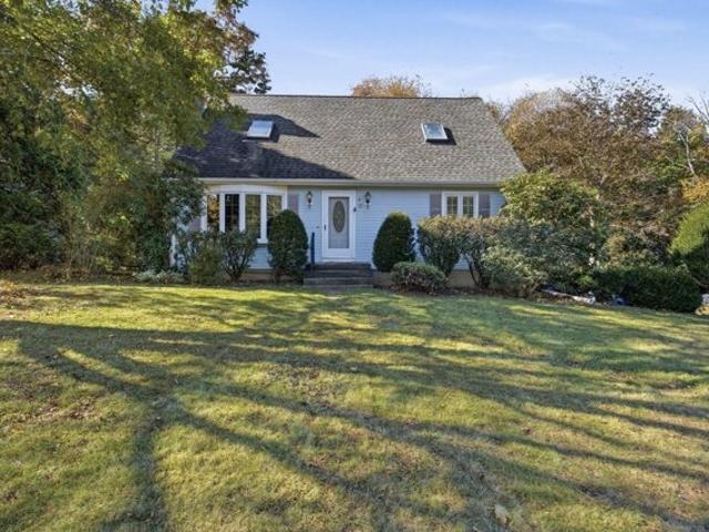 House for sale in Easthampton, Hampshire County