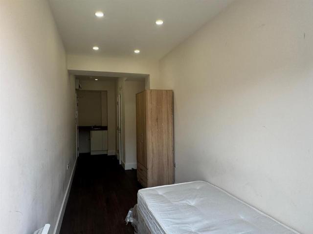 Studio for rent in Shepherd's Bush, Greater London