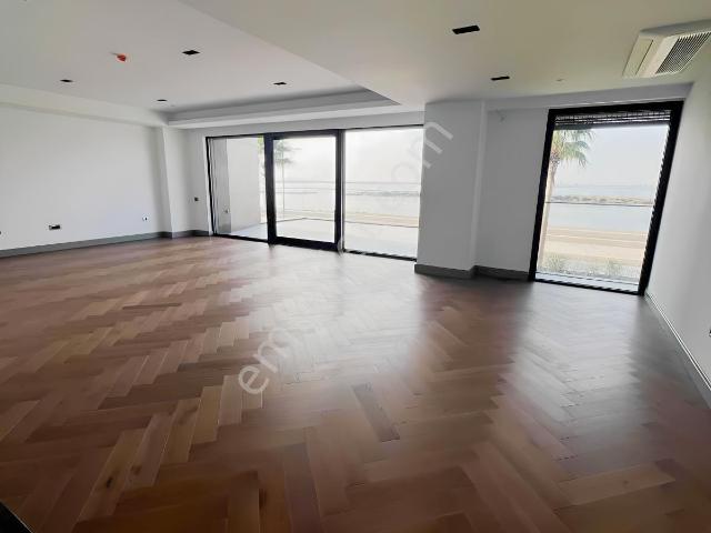Mavişehir Mahallesi, Karşıyaka içerisinde satılık Villa