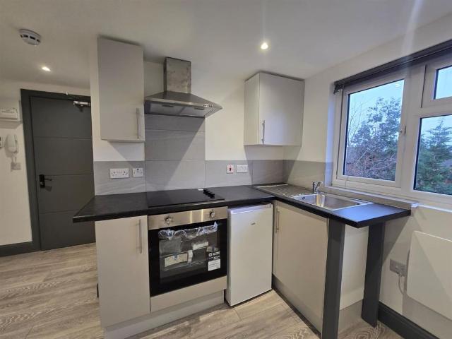 Studio for rent in Littleton Common, Lower Halliford