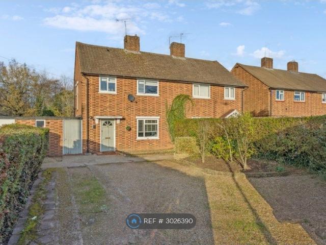 House for rent in Beaconsfield New Town, Knotty Green