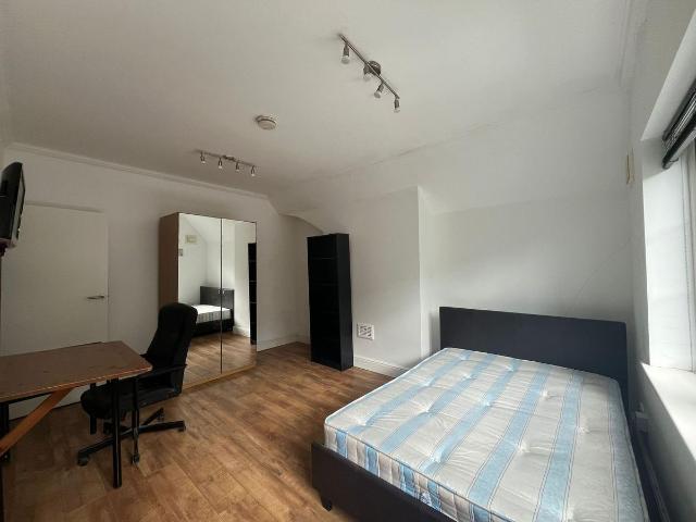 Apartment for rent in Northwood, Greater London