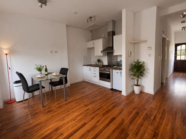 Apartment for rent in Northwood Green Lane, Greater London
