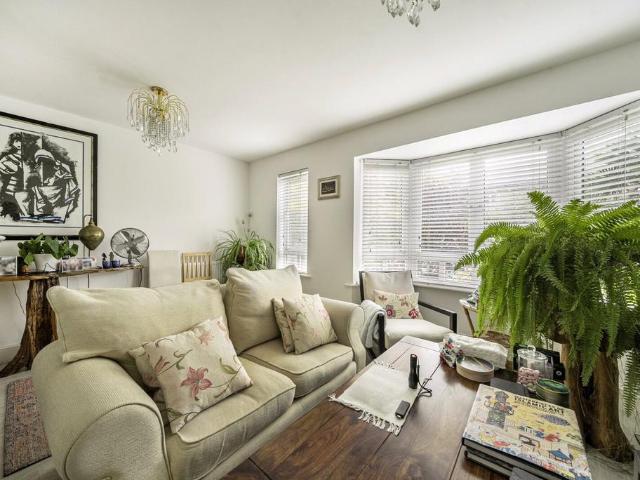 House for rent in Royal Borough of Kingston upon Thames, Greater London