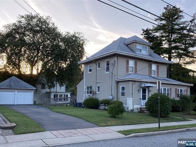 House for sale in Hawthorne
