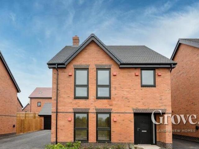 House for sale in Halesowen, West Midlands