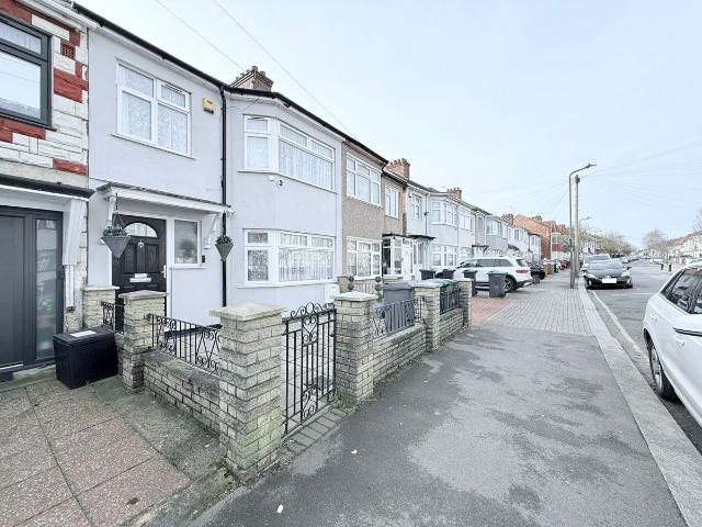 House for rent in London Borough of Ealing, Greater London
