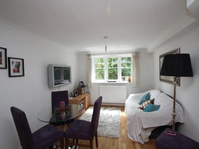 Apartment for rent in Horsell, Woking
