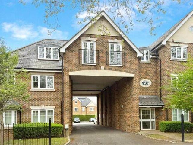 House for sale in Horsell, Woking
