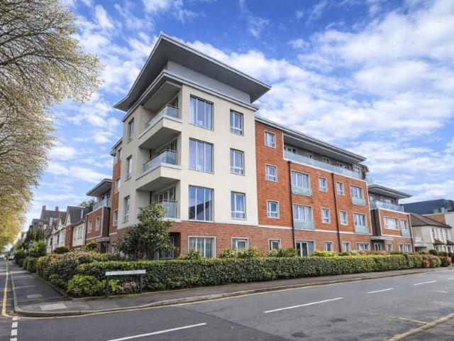 Apartment for rent in Horsell, Woking