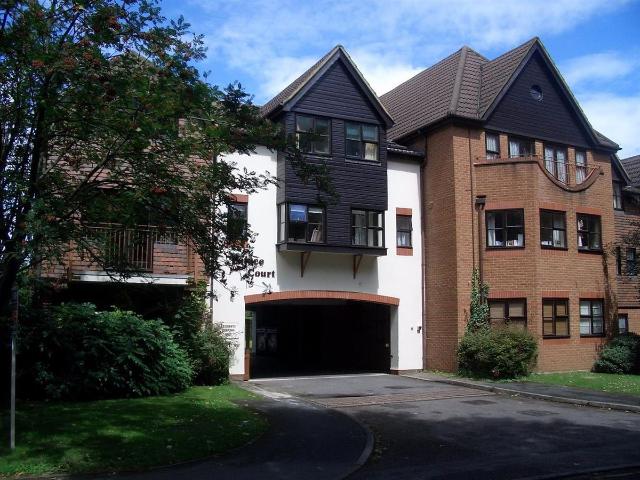 Apartment for rent in Horsell, Woking