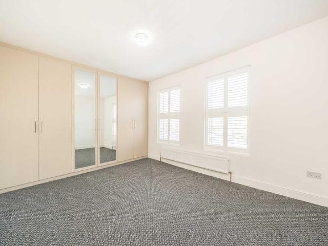 House for rent in Summerstown, Greater London