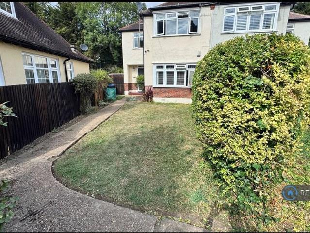 Apartment for rent in London Borough of Merton, Merton Park