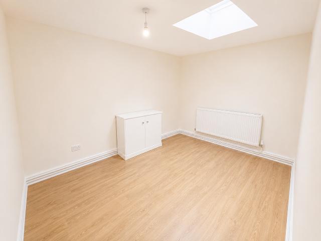 Apartment for rent in Seven Kings, Greater London